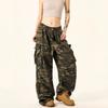 Pantalones vaqueros de camuflaje multibolsillos estilo americano, holgados, adelgazantes, de pierna ancha y modernos para hombres y mujeres.