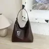 Bolsa Tote Simples Popular com Textura Trançada para o Dia a Dia Alta Aparência Design de Nicho Bolsa de Ombro Estilosa Grande Capacidade