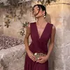 Vestido Longo Elegante com Patchwork Plissado e Decote em V - Moda Verão 2026 Europeu e Americano para Mulheres