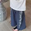 Conjunto de roupas infantis estilo coreano para o outono de 2026: nova camiseta casual de manga comprida com corte solto e calça pantalona moderna para meninos pequenos