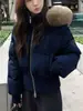 Chaqueta de Algodón Acolchada Corta de Terciopelo Negro Plus para Mujer Invierno 2026 Nuevo Estilo Petite Grande Cuello de Piel Caliente Abrigo de Algodón Moderno