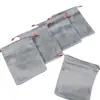 Bolsa de Tela de Terciopelo Gris Sin Logo Bolsa de Almacenamiento para Empaque de Joyería Cierre de Cordón Bolsillo con Solapa Fuente de Pantalones Fábrica Hogar