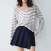Tricô Casual Listrado com Decote V para Mulheres 2025 Outono Novo Suéter Leve e Fino Design Solto