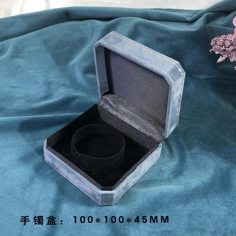 湖蓝色手镯盒.jpg
