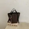 Bolso bandolera, estilo popular en línea, nuevo modelo 2026, bolso cesta abanico con patrón de lichi, bolso de mano versátil, bolso de hombro, bolso de axila