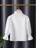 Camisas de Manga Larga de Alta Gama para Niñas 2025 Primavera y Otoño Nuevo Estilo Moda para Niños Algodón Puro Encaje Cuello Alto Tops de Princesa