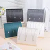 Nuevo expositor de collar curvo transfronterizo con base de madera maciza, adecuado para exhibir joyería, colgantes y otros accesorios.; ideal para puestos de mercado y mostradores