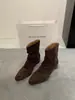 Botas Koreanas Elegantes de Bico Fino Plissadas e Empilhadas para Outono/Inverno 2026, Sola Reta, Botas de Cano Curto Slim Estilo Britânico