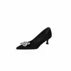 Sapatos de Salto Alto de Couro Genuíno Camurça Combinando Marca com Fivela Elegante de Strass em Forma de Oito, Salto Fino, Bico Fino, Salto Médio para Festas Femininas