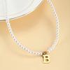 Collar con colgante de alfabeto de perla de imitación elegante transfronterizo, collar de cuentas de perla sintética, regalo para mujer, estilo de lujo ligero