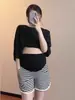 Shorts de maternidad a rayas de cintura alta con soporte para el vientre, shorts casuales de pierna ancha de encaje a rayas blancas y negras