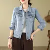 Fotos reais de jaqueta jeans patchwork em estoque para mulheres, apresentando um estilo coreano chique e minimalista, e um design de workwear estilo Hong Kong