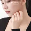 Anillo Hueco Simple Xuping Modelo Nuevo 2025 Elegante Piedra Artificial Estilo Ins Anillo Venta al por Mayor