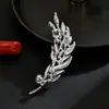 Broche Corsage de Perla de Agua Dulce de Trigo para Mujer Cristal de Fantasía de Alta Gama Nuevo Pin 2025 Pin Fijo para Cuello de Ropa