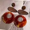 Pendientes Redondos de Madera con Estampado de Leopardo Ámbar y Cortes Exagerados de Nicho de Gama Alta Corazón Elegante Estilo Hong Kong Pendientes de Madera para Mujer