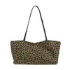Bolsa tote de nylon com estampa de leopardo para mulheres, nova coleção outono/inverno 2026, casual e moderna, bolsa de ombro, grande capacidade, adequada para o dia a dia, e pode ser usada como bolsa de ombro
