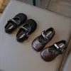 Outono 2026 Novos Sapatos Infantis Estilo Coreano Simples Sapatos de Princesa para Meninas Jovens Sola Macia Antiderrapante Sapatos de Couro
