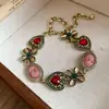 Conjunto de collar, pulsera y pendientes de corazón con incrustaciones de diamantes florales estilo medieval, cadena para la clavícula estilo corte vintage, joyería de nicho para mujer