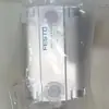 O Cilindro Compacto Festo Festo Antigo Dpcs-32-25-F-P 8 em Estoque