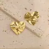 Pendientes Dorados en Forma de Corazón Estilo Europeo y Americano, Pendientes de Botón de Alta Gama para Mujer, Pendientes de Acero Inoxidable de Lujo Ligero, Personalización Profesional de Joyería
