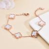 Pulsera de Acero de Titanio con Flor de Cuatro Hojas Estilo Romántico Pastoral para Mujer, Lujo Ligero, Sencilla, Única y Elegante con un Diseño de Nicho que Presenta Elementos de Pétalos