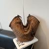 Bolso Estampado de Leopardo para Mujer Gran Capacidad Nuevo 2025 Otoño e Invierno Versátil Bolso de Hombro para Compras Textura Bolso de Mano para Estudiante