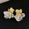 Pendientes de Flor Plegada Bloque de Color Estilo Nuevo 2026 Silver Needle, Pendientes Metálicos de Lujo Ligero de Gama Alta, Pendientes de Diseño de Nicho