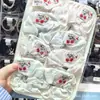 Nova Coleção Primavera e Verão Etiqueta de Tecido Doce e Fofa de Cereja Estampa de Urso Tecido Grosso Scrunchie Prendedor de Cabelo para Meninas