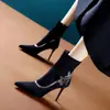 Botas de Cano Curto Europeias e Americanas Elegantes Florais Salto Agulha Outono e Inverno 2026 Novo Estilo Botas Elegantes com Strass Bico Fino Fosco Salto Alto para Mulheres