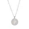 Venta caliente transfronteriza collar con letra de acero de titanio colgante redondo 26 mayúsculas en inglés collar de joyería pulida al por mayor