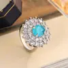 Anillo Elegante de Zirconia Azul Claro de Lujo Accesible con Zafiro Retro de Gama Alta y Imitación de Algodón Paraíba Natural