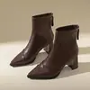 Botines de cuero de estilo francés con punta, botines de tacón medio, nueva colección otoño/invierno 2026, botines estilo Martin de tacón grueso, botines Chelsea retro para mujer