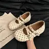Ropa diaria pequeña para mujer: zapatos de mujer con elementos de lunares, punta redonda poco profunda, diseño de doble tira y hebilla, nuevo estilo 2026