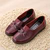 Zapatos de mamá de primavera y otoño zapatos de una sola capa cómodos para la mediana edad y ancianos zapatos de cuero antideslizantes de suela blanda cuero suave zapatos de leche trabajo zapatos de mujer de mediana edad