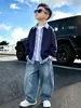 2376 Conjunto de Duas Peças de Camisa para Meninos Primavera e Outono, Novo Estilo 2026, Jeans de Pernas Curvas para Crianças, Conjunto de Duas Peças para Crianças Maiores