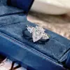 Anel de moissanita de simulação em forma de pera gota d'água feminino zircônia quilate três pedras aberto casamento anel de diamante fábrica atacado