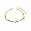 Pulseira luxuosa em formato de coração com diamantes em ouro e prata com pequenos desenhos de coração, um acessório de nicho delicado e doce