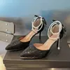 Zapatos de boda plateados de tacón alto para mujer, nuevo estilo 2026, punta fina, lazo de pedrería, uso bidireccional, zapatos planos con cadena de cuentas