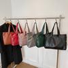 Bolsa Tote de Grande Capacidade Europeia e Americana Nova Bolsa Feminina Estilo Coreano Versátil Bolsa Grande Simples Bolsa de Ombro de Mão Bolsa Feminina de Couro Macio