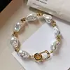 Pulsera de perlas de imitación barrocas de estilo francés, estilo retro, elegante, de lujo, con hebilla cuadrada de metal, de estilo cibernético.
