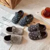 Zapatos Birkenstock de Lunares para Niños 2026 Otoño/Invierno Nuevo Estilo Mori-kei Más Terciopelo Cálido Retro para Niñas Suela Suave Versátiles Zapatos de Algodón