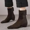Botas Finas Quadradas Estilo Coreano Femininas 2026 Novas Botas Curtas Aumentadoras de Altura Zíper Traseiro Botas de Couro Macio da Moda Meio da Panturrilha