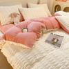 Juego de Ropa de Cama Gruesa de Color Sólido con Piel de Conejo para Invierno, Juego de Cuatro Piezas de Terciopelo de Leche para Otoño e Invierno, Juego de Funda de Edredón de Tres Piezas para Dormitorio, Venta al por Mayor desde el Fabricante