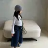 Camiseta de Otoño para Niña de 26 con Mangas de Campana, Top Blanco Elegante y Versátil de Manga Larga para Bebé para Usar por Encima y Como Capa