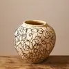Conjunto de três vasos de cerâmica grosseira pintados à mão com contornos dourados, estilo Wabi-Sabi, recipiente de cerâmica vintage para flores, adequado para exibição na sala de estar ou arranjos florais em apartamentos decorados.