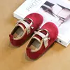 Sapatos de Princesa para Meninas Estilo Primavera e Outono 2026 Sapatos Casuais Rasos para Bebês Sapatos de Treino Alemães Solado Macio Sapatos Individuais Birkenstock Bico Redondo Sapatos de Couro