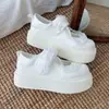 Zapatos Mary Jane Blancos para Mujer 2026 Nuevo Estilo de Verano con Faldas Zapatos de Lona de Suela Gruesa Tenis de Velcro Mocasines