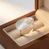 Anillo exagerado para mujer, moderno, de lujo ligero, exquisito y versátil, anillo simple y dulce bañado en plata con forma de lágrima para dedo índice al por mayor