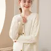 Novo Cardigan de Malha de Caxemira para Outono Inicial Jaqueta Feminina de Manga Longa Design de Trança Solta com Gola Redonda Suéter Confortável e Versátil