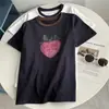 Camiseta Casual de Manga Curta com Estampa de Morango em Tinta, Estilo Americano para o Dia a Dia, Modelo Básico com Ombro Normal, Versátil de Algodão Puro, Tendência